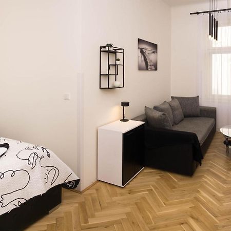 Black & White Apartment Prague By Wenceslas Square And Muzeum エクステリア 写真