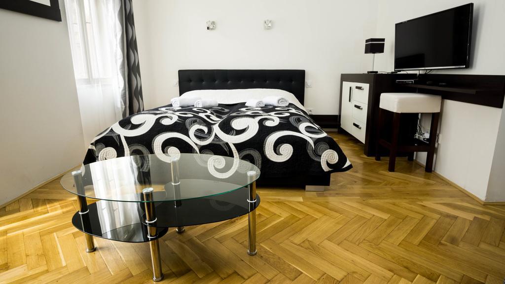 Black & White Apartment Prague By Wenceslas Square And Muzeum エクステリア 写真